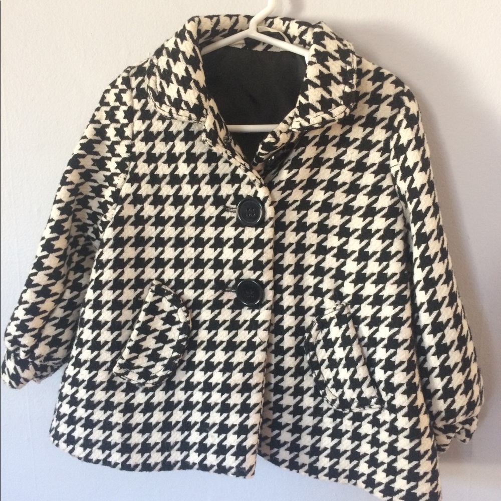 H&M’s Child’s size 3/4 coat in polyester/wool